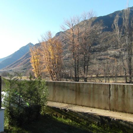 B25 - La Granja, Bajo Con Jardin - Villmor Apartment Benasque Exterior photo