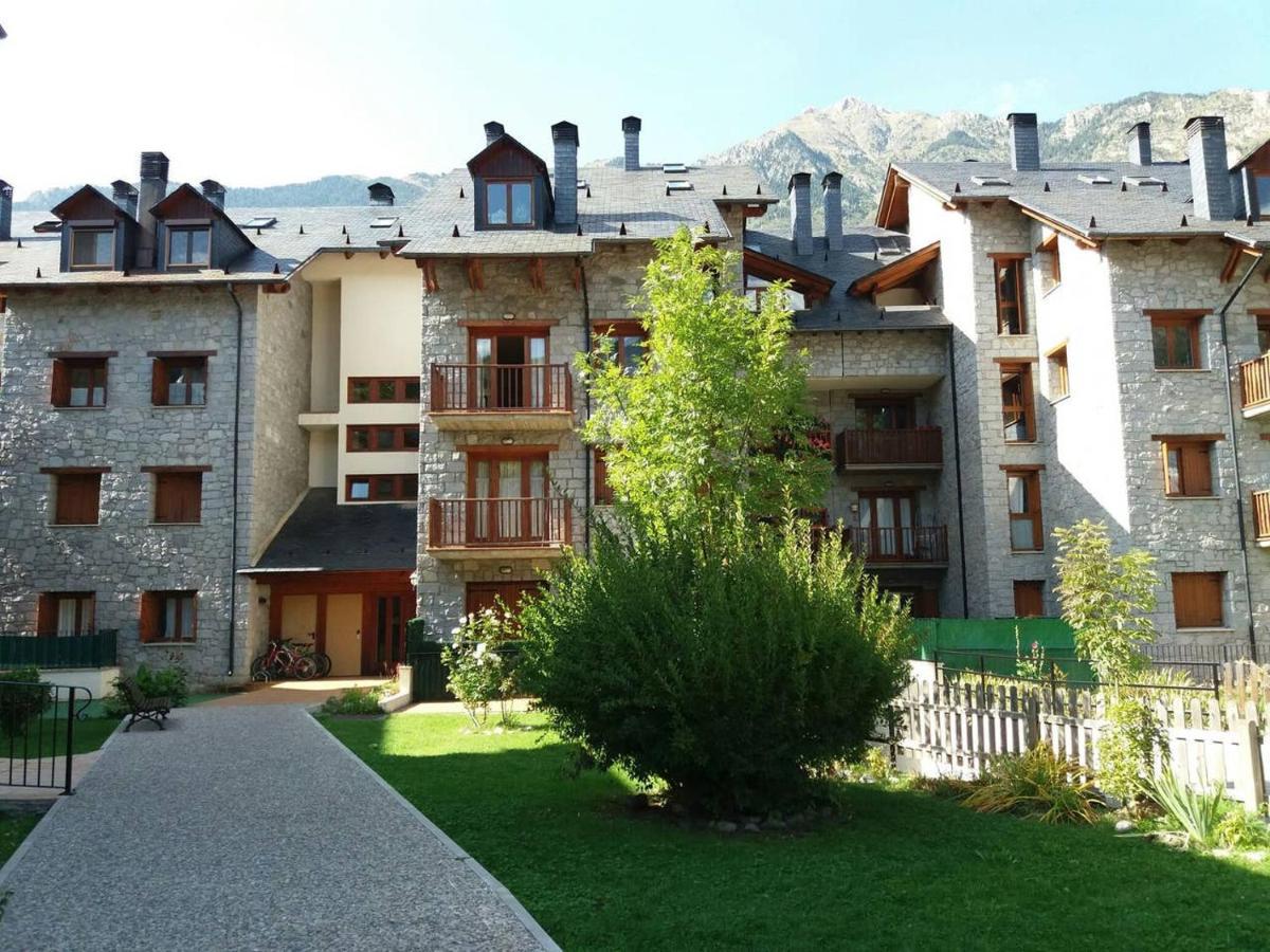 B25 - La Granja, Bajo Con Jardin - Villmor Apartment Benasque Exterior photo