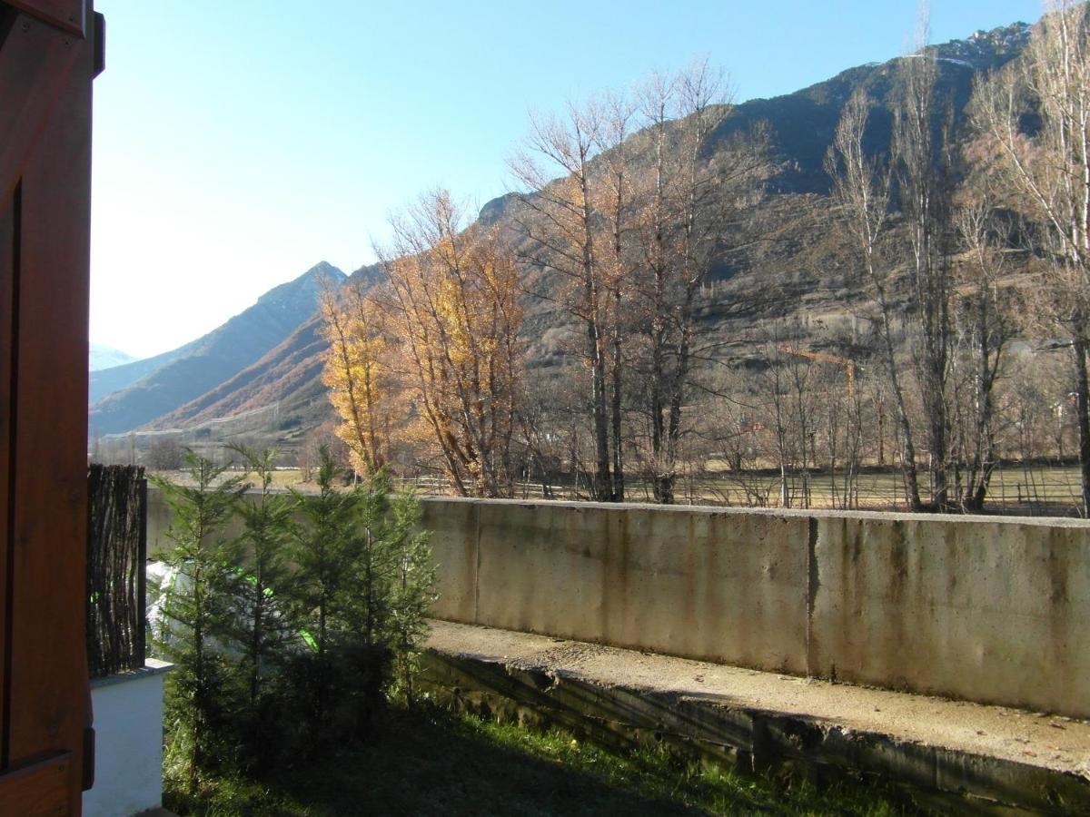 B25 - La Granja, Bajo Con Jardin - Villmor Apartment Benasque Exterior photo