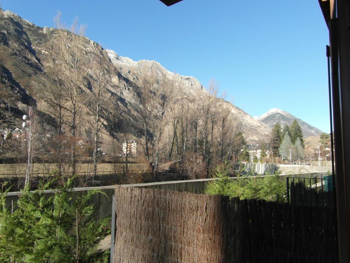 B25 - La Granja, Bajo Con Jardin - Villmor Apartment Benasque Exterior photo